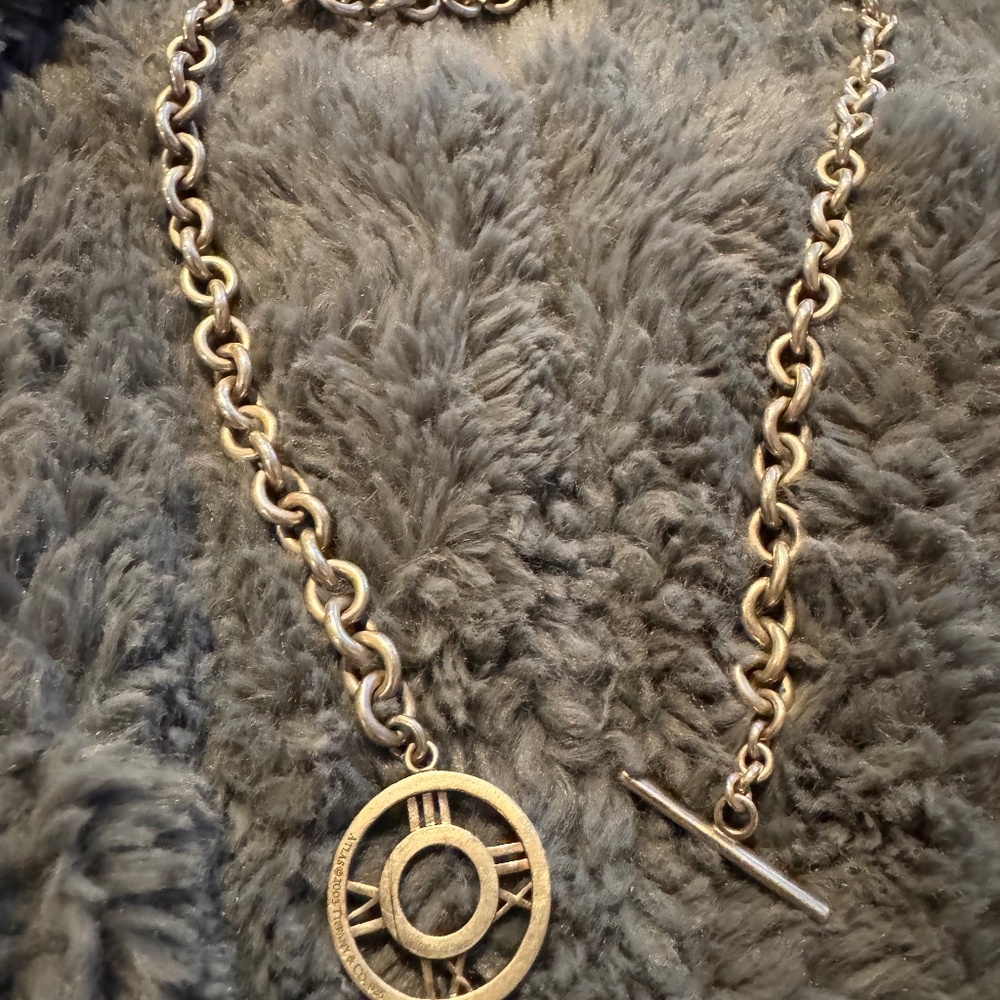 [sold] Authentic Tiffany & co. silver atlas toggle necklce